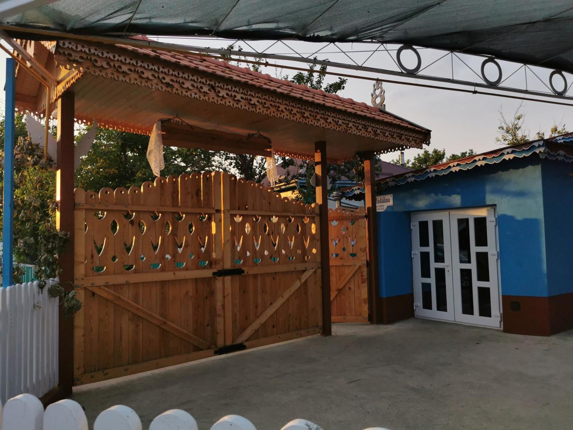 Selemet La Madalina Bed & Breakfast エクステリア 写真