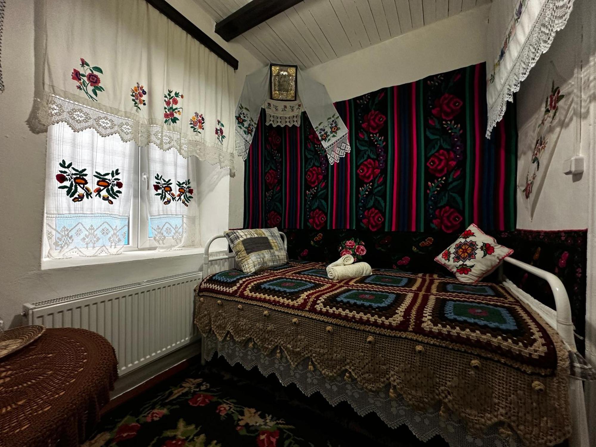 Selemet La Madalina Bed & Breakfast エクステリア 写真