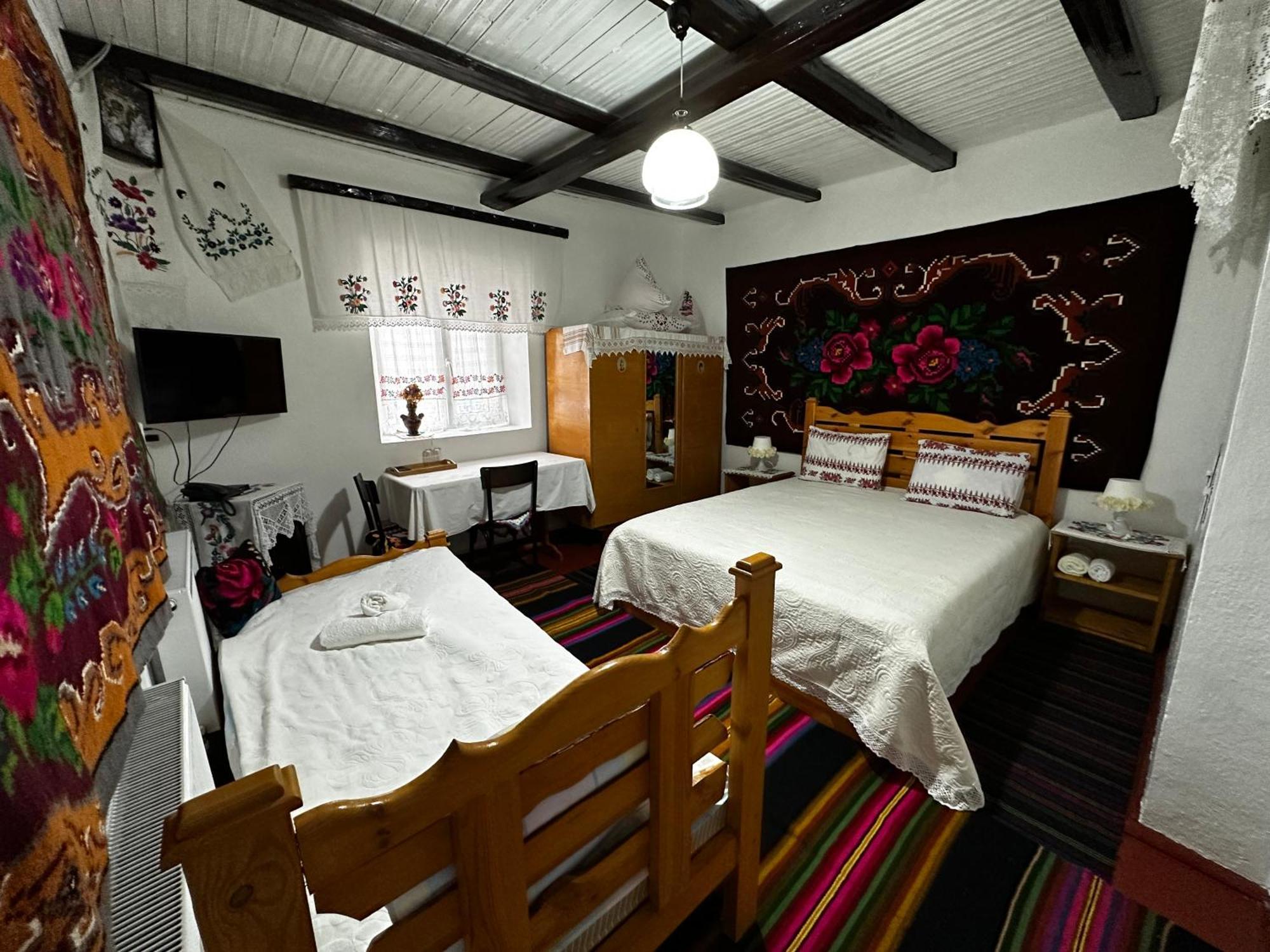 Selemet La Madalina Bed & Breakfast エクステリア 写真